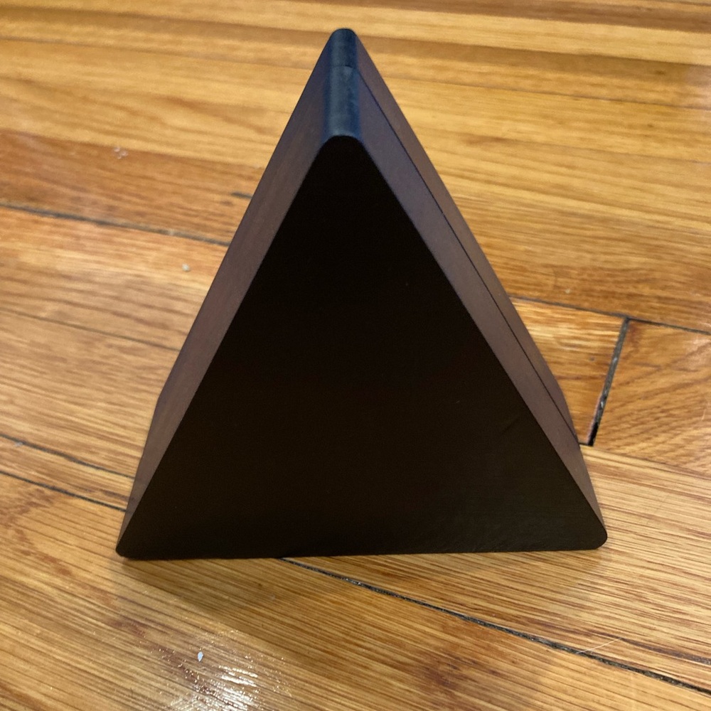 Harry Potter Deathly Hallows Magnetic Trinket Box and Pin - Picture 6 of 9